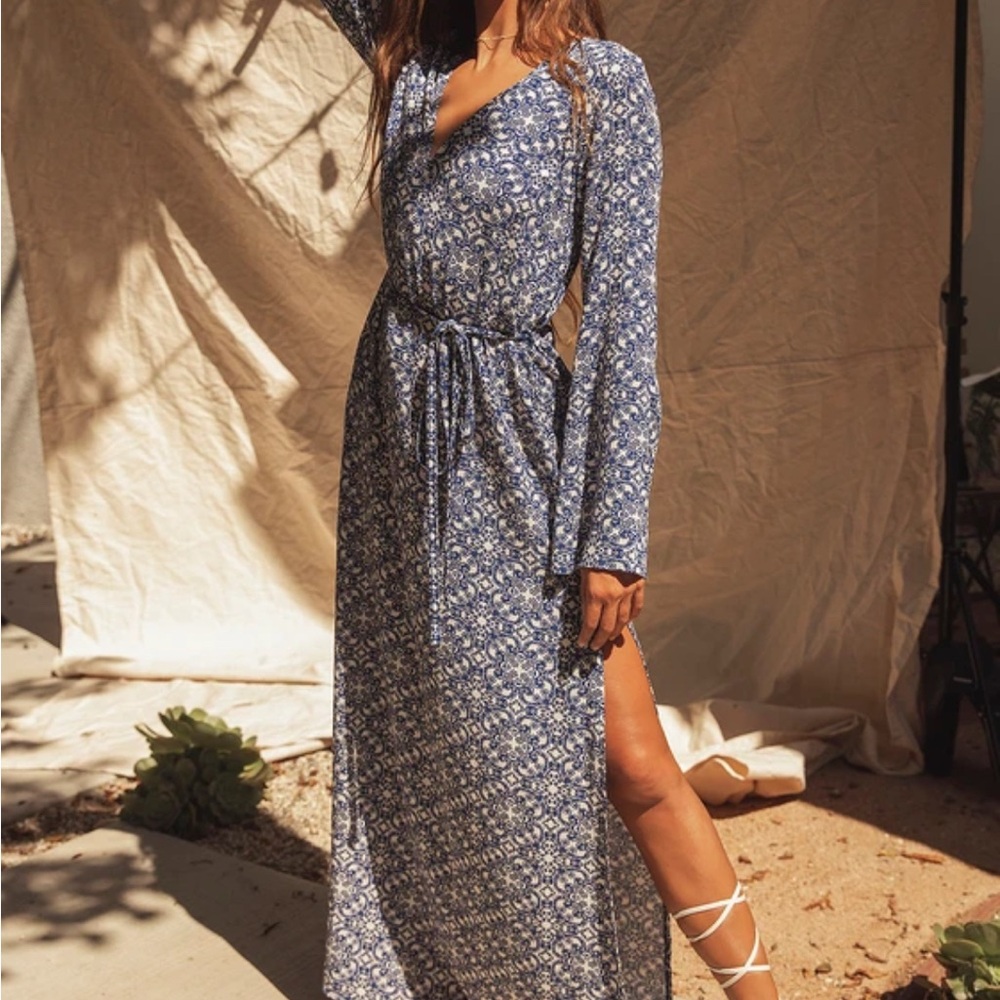 Lulu's Navy Floral Long Sleeve Dress